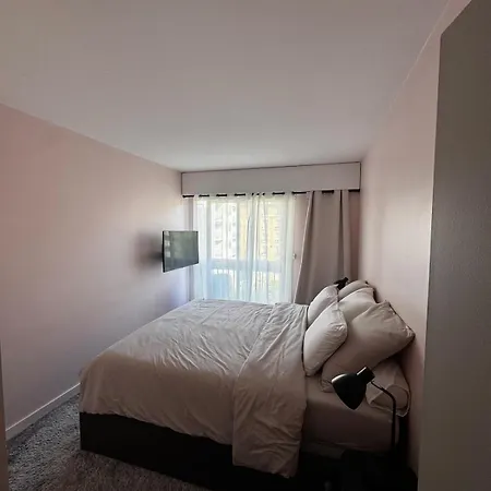Eiffel Tower 2 Bedrooms 2 Double Beds 2 Sofa Beds Parking * Paris