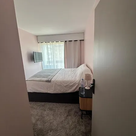 Eiffel Tower 2 Bedrooms 2 Double Beds 2 Sofa Beds Parking Apartment Paris